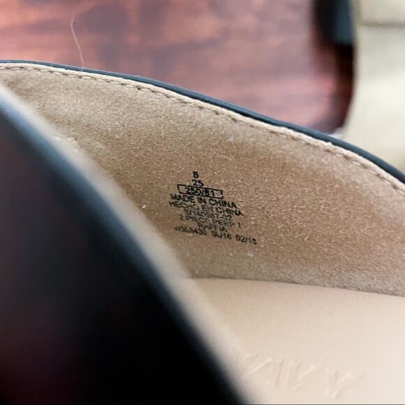 Old Navy Peep Toe Flat Sandals - Picture 4 of 5